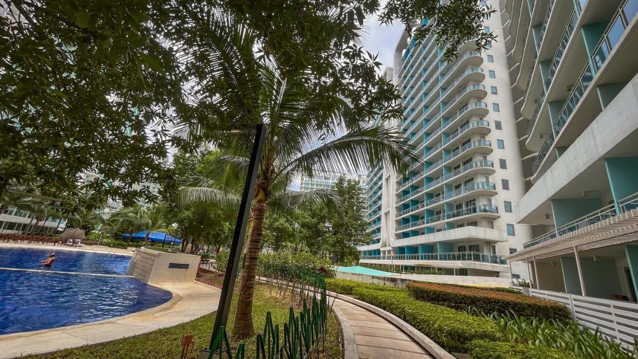 Azure Urban Resort Maui Unit Манила Экстерьер фото