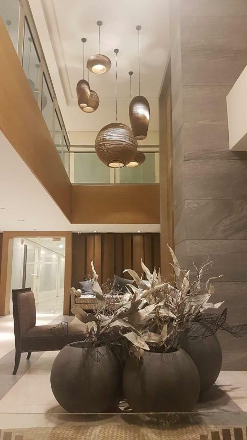 Azure Urban Resort Maui Unit Манила Экстерьер фото